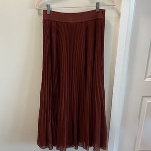 Aritzia burgundy midi skirt size SMALL